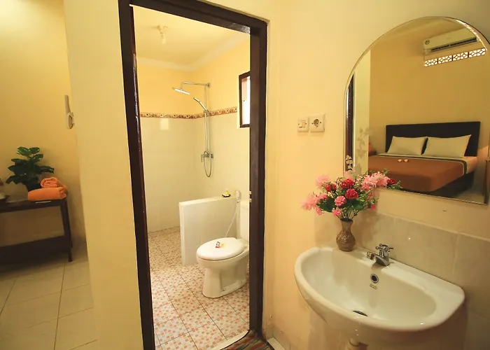 Lovina Hotel
