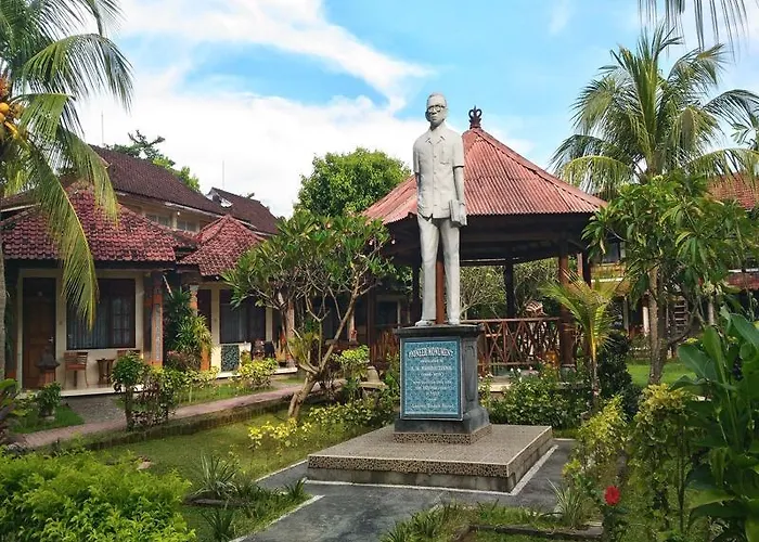 Lovina Hotel
